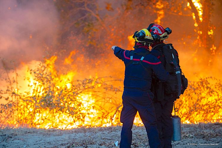INCENDIES GÉANTS – Les flammes ont pris la direction de Bordeaux et de Sanguinet
